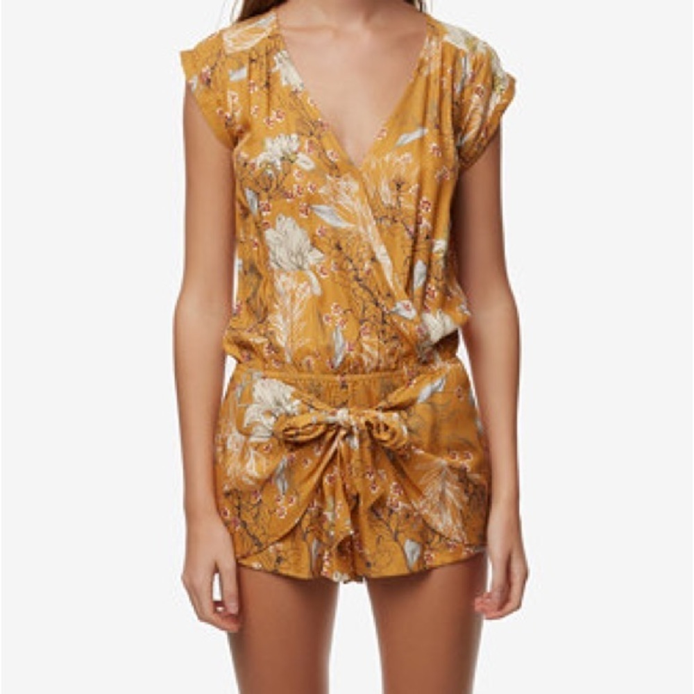 NWOT O'Neill Floral Tie Front Romper Size Small Boho Beach Vacation